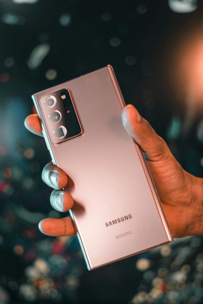 free-photo-of-samsung-smart-phone-in-hand-683x1024.jpeg